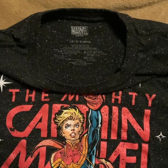 The Mighty Captain Marvel Black Short Sleeve MARVEL Graphic T-Shirt Large C03 - Picture 5 of 6